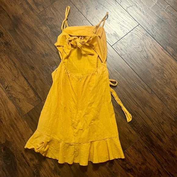 SHEIN Dress Wrap style with Ruffle and Ties - Picture 3 of 4